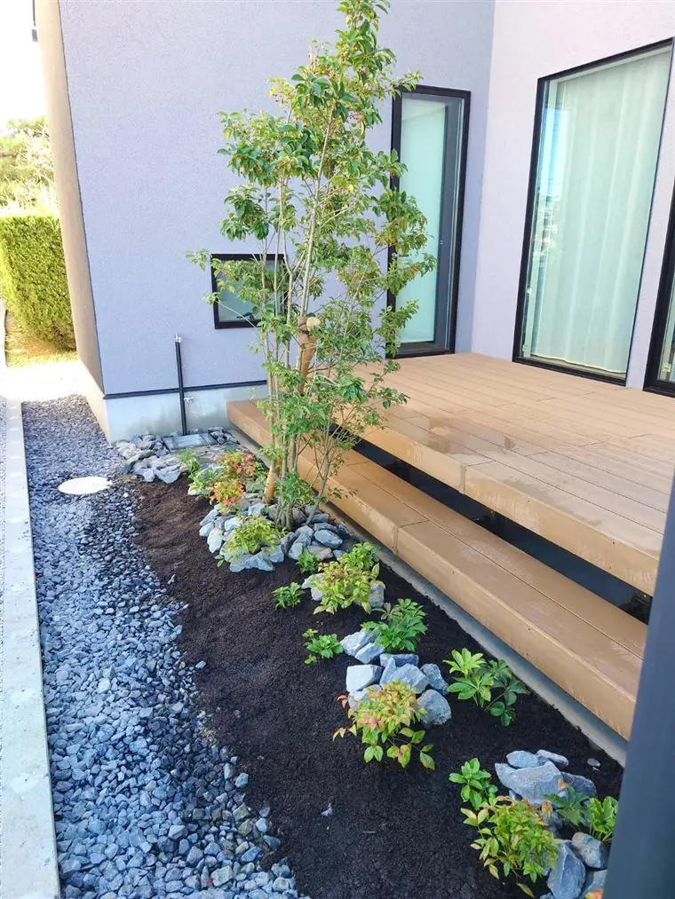 植栽と芝張りのリフォーム