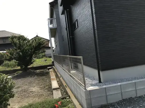 愛西市のフェンス・門柱・門塀・駐車場・土間の施工事例（2枚目）