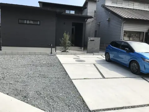 愛西市のフェンス・門柱・門塀・駐車場・土間の施工事例（4枚目）