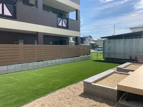 フェンス・デッキ・テラス・芝・植栽の施工事例（2枚目）