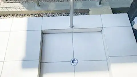 デッキ・テラス・芝・植栽・タイル・石張りの施工事例（5枚目）