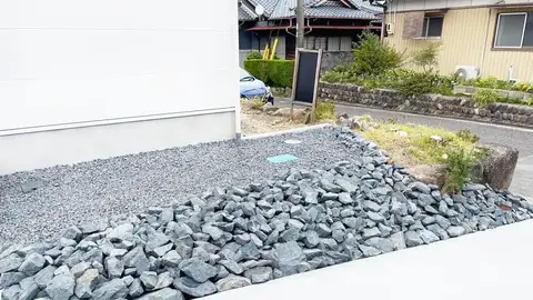 岐阜県のアプローチ・駐車場・土間・芝・植栽の施工事例（3枚目）