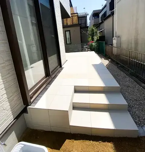デッキ・テラス・タイル・石張りの施工事例（14枚目）