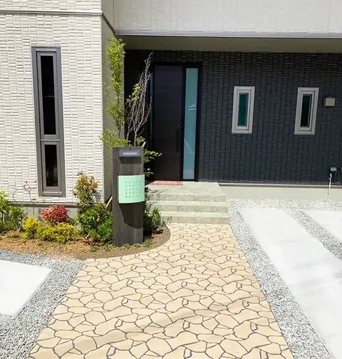 長野県のアプローチ・駐車場・土間・タイル・石張りの施工事例（2枚目）