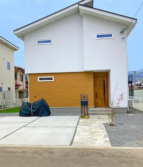 長野県のアプローチ・芝・植栽の施工事例（2枚目）