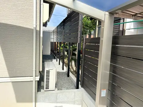 三重県のフェンス・目隠し・物置の施工事例（2枚目）