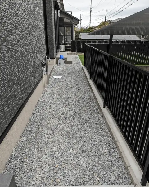 三重県のデッキ・テラス・芝・植栽・タイル・石張りの施工事例（3枚目）