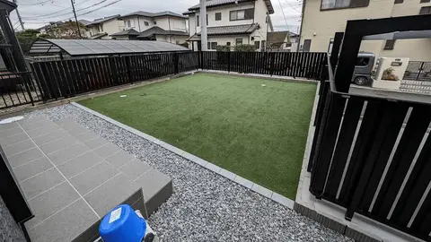 三重県のデッキ・テラス・芝・植栽・タイル・石張りの施工事例（8枚目）