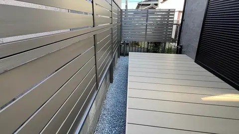 愛知県のカーポート・デッキ・テラスの施工事例（2枚目）