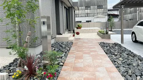 岐阜県の門柱・門塀・アプローチ・デッキ・テラスの施工事例（2枚目）