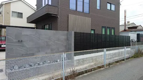 愛知県の門柱・門塀・駐車場・土間の施工事例(2枚目)