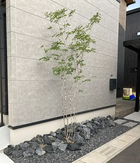 岐阜県のカーポート・芝・植栽の施工事例（3枚目）