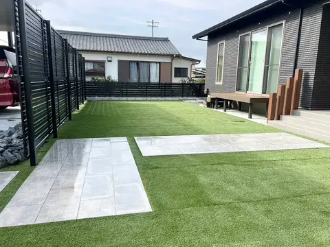 岐阜県のカーポート・芝・植栽の施工事例(3枚目)