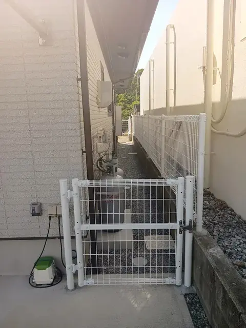 沖縄県のデッキ・テラス・芝・植栽・タイル・石張りの施工事例（3枚目）