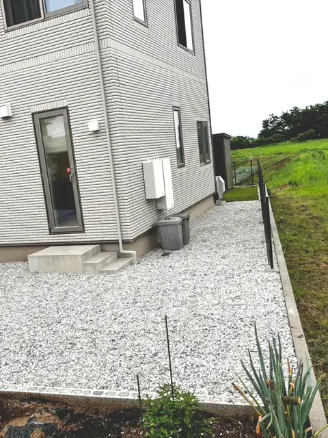 長野県の芝・植栽の施工事例（3枚目）